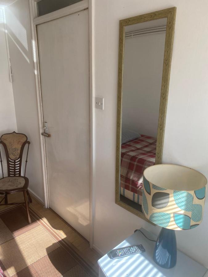 Travelling Stop Apartment Swindon Luaran gambar