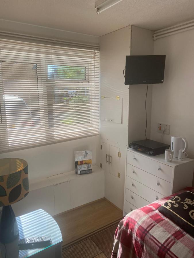 Travelling Stop Apartment Swindon Luaran gambar