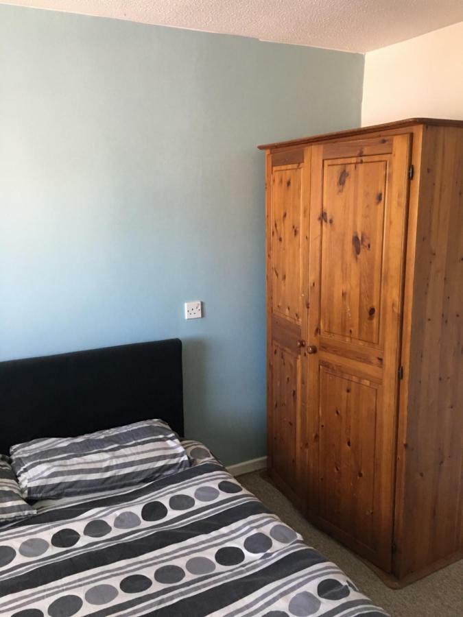 Travelling Stop Apartment Swindon Luaran gambar