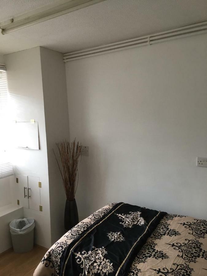 Travelling Stop Apartment Swindon Luaran gambar