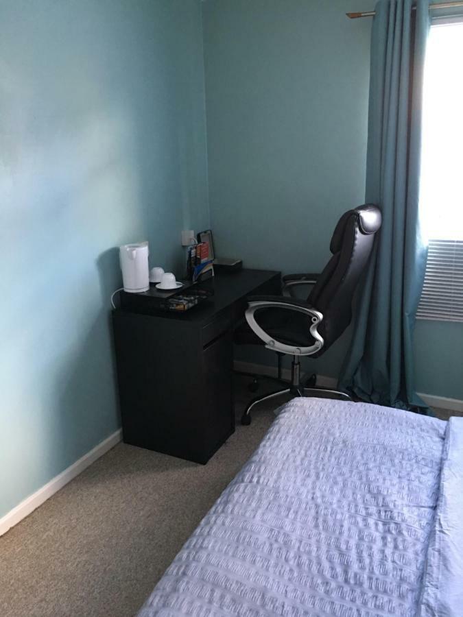 Travelling Stop Apartment Swindon Luaran gambar