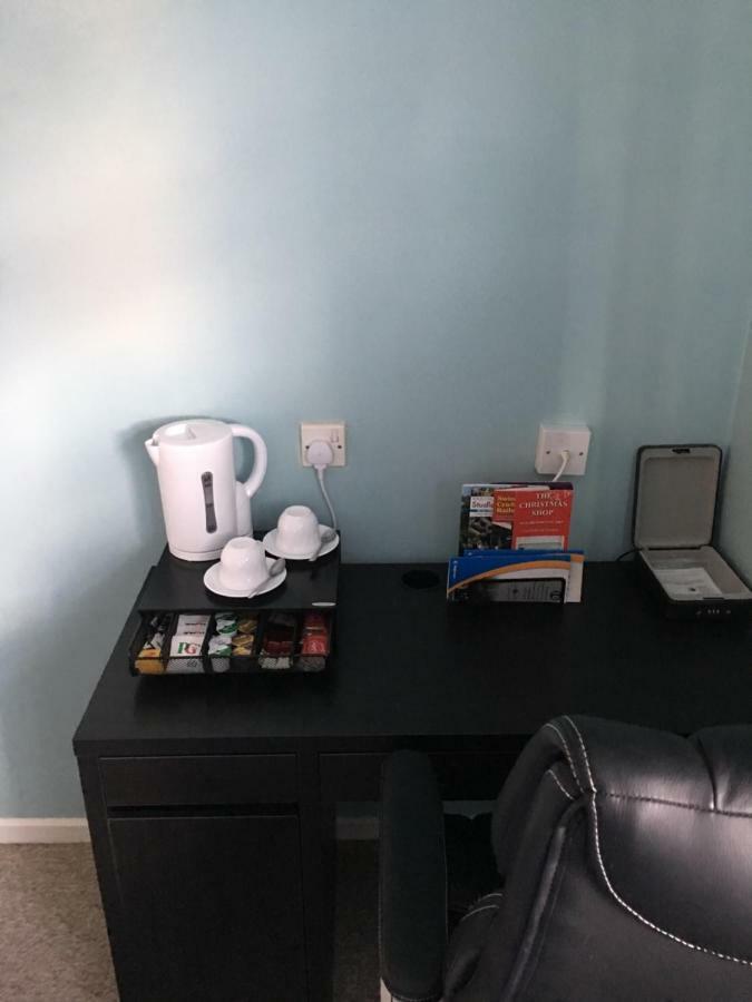 Travelling Stop Apartment Swindon Luaran gambar