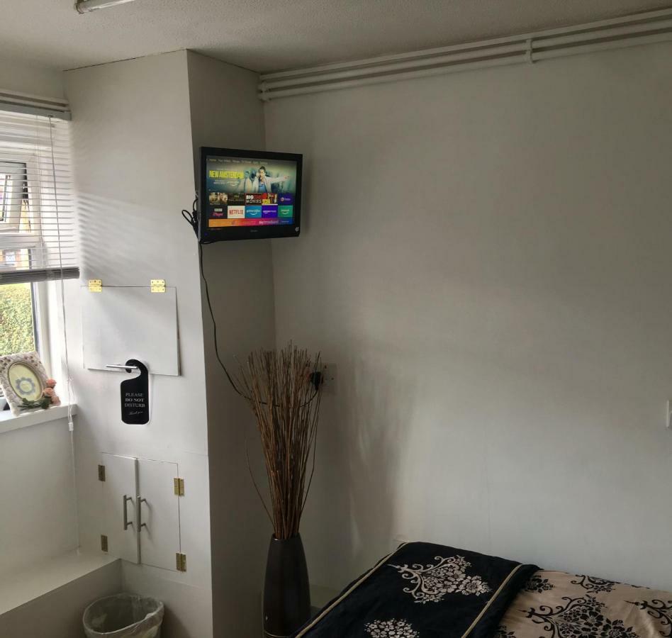 Travelling Stop Apartment Swindon Luaran gambar