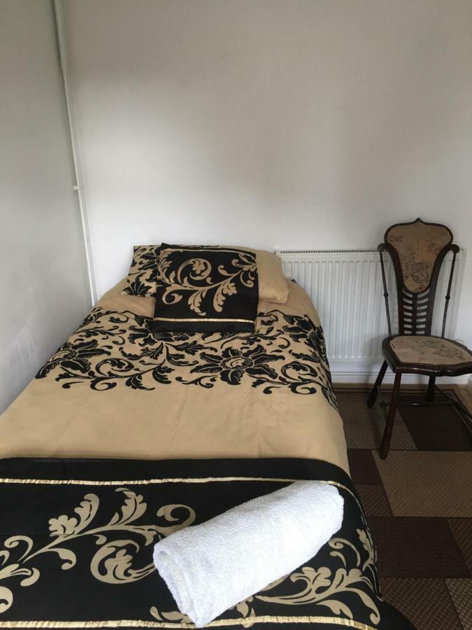 Travelling Stop Apartment Swindon Luaran gambar