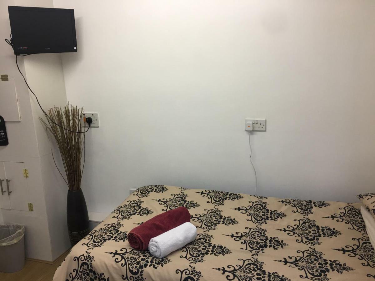 Travelling Stop Apartment Swindon Luaran gambar