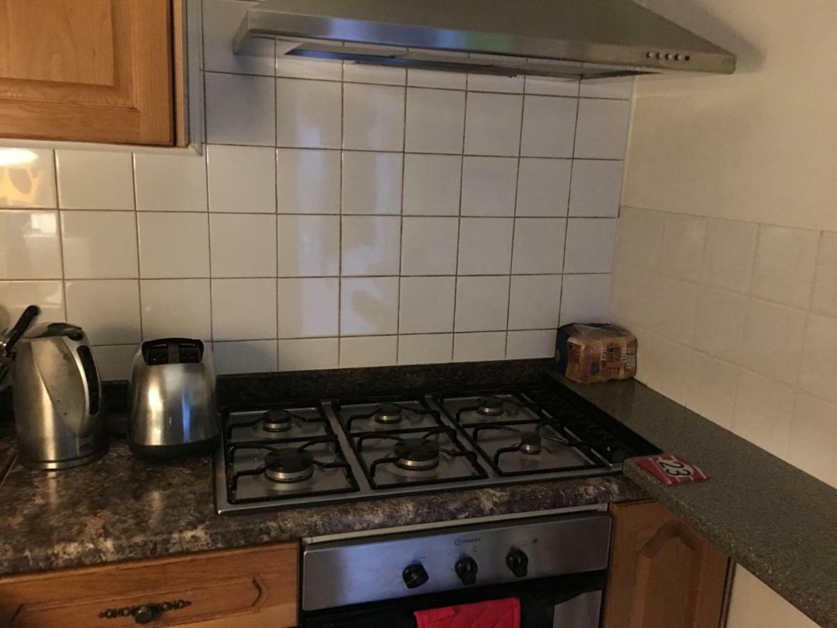 Travelling Stop Apartment Swindon Luaran gambar
