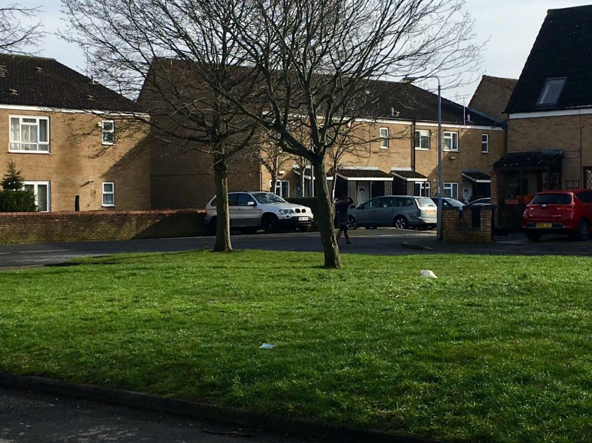 Travelling Stop Apartment Swindon Luaran gambar
