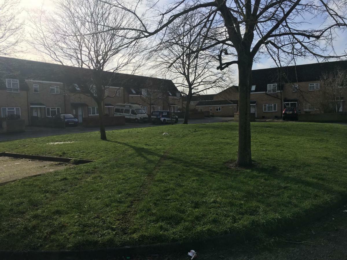 Travelling Stop Apartment Swindon Luaran gambar