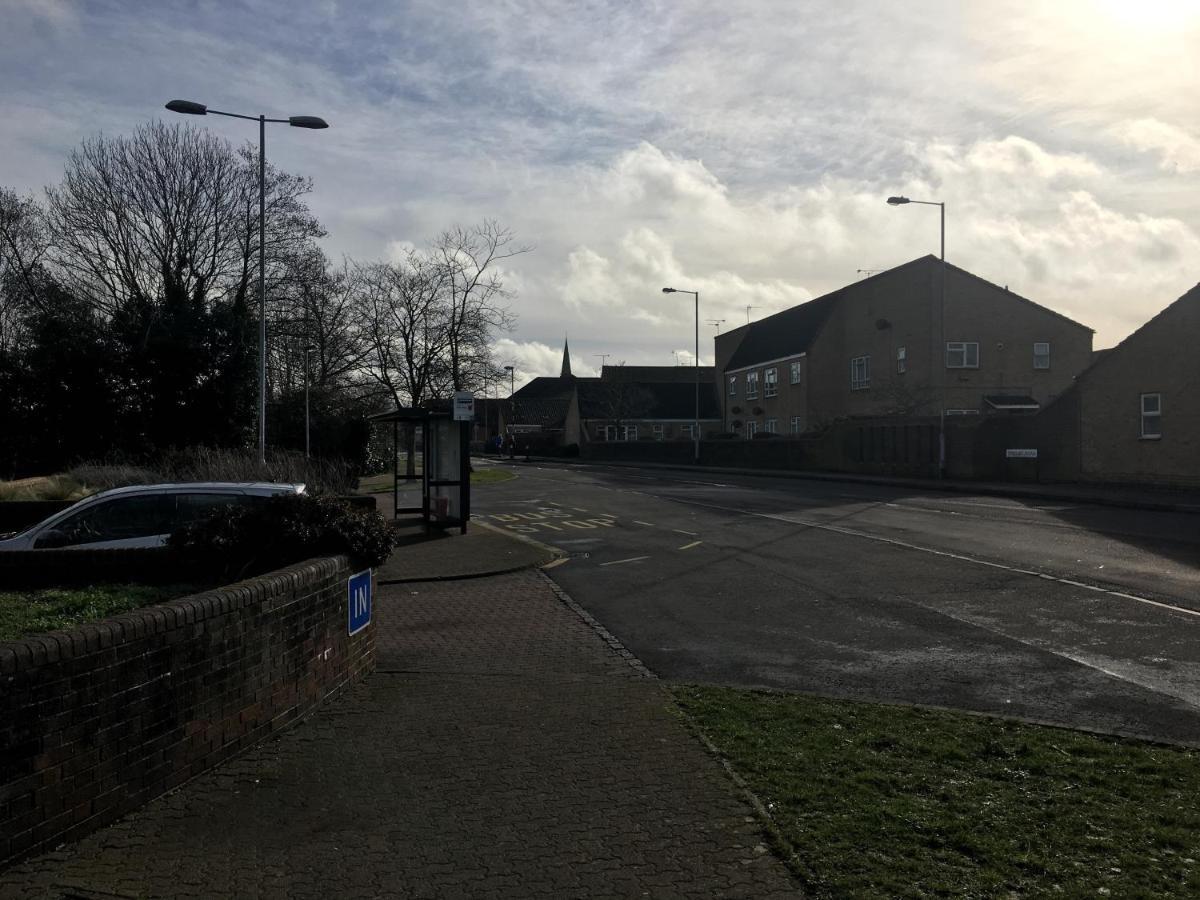 Travelling Stop Apartment Swindon Luaran gambar